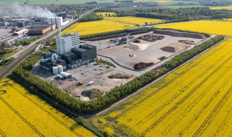 Fjärrvärmebranschen påverkas av kraftigt höjda inköpspriser på återvunnet trä och skogsrester. Även Kraftringen påverkas, som sedan 2018 har en helt fossilbränslefri fjärrvärmeproduktion. De ökade kostnaderna på förnybar biomassa samt ökade underhållskostnader gör att Kraftringen kommer höja sitt fjärrvärmepris med 8 procent från 1 januari 2024. Prisutvecklingen är fortsatt lägre än inflationen.